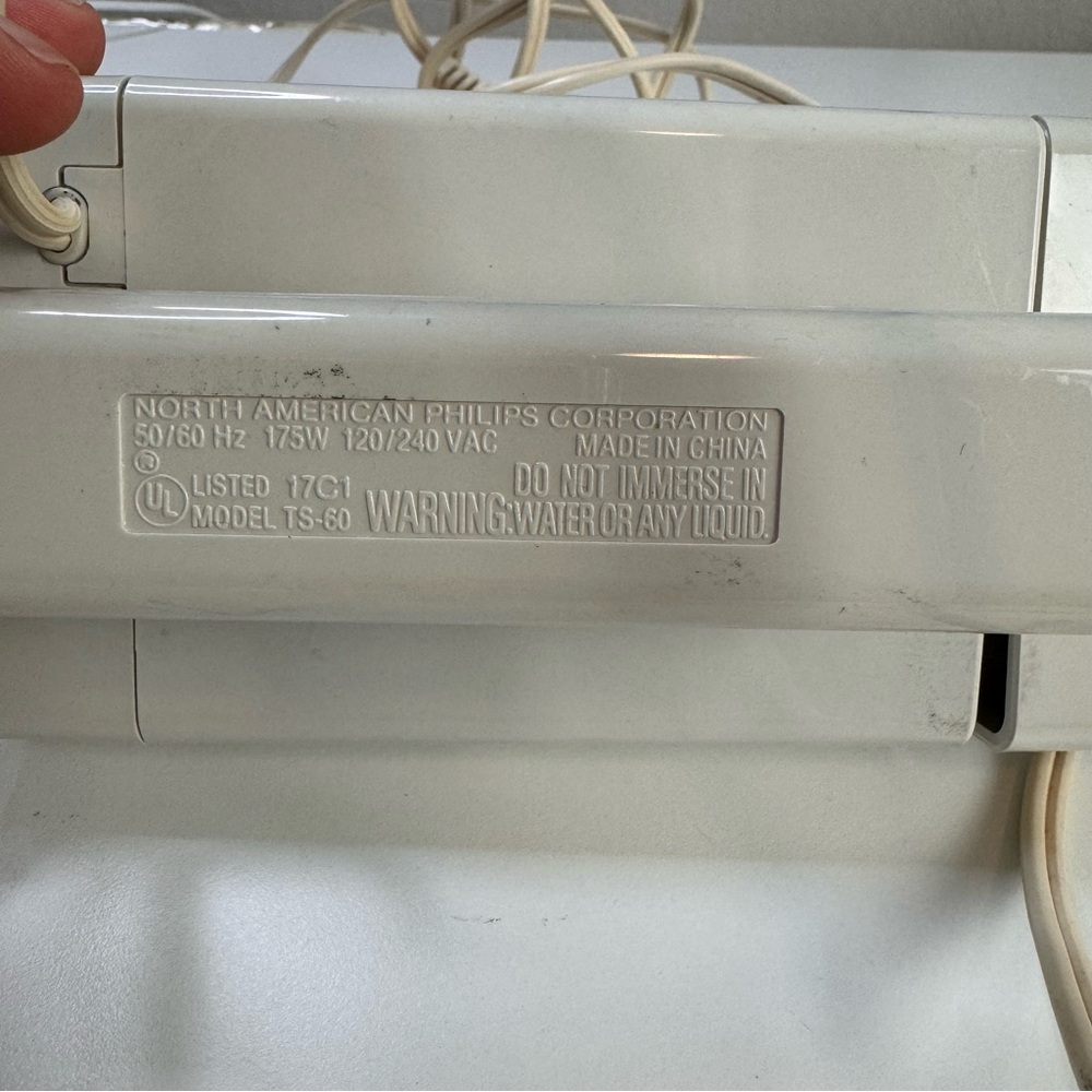 Vintage Norelco Fabric Steamer Wrinkle Remover TS-60 Dual Voltage - Picture 5 of 8